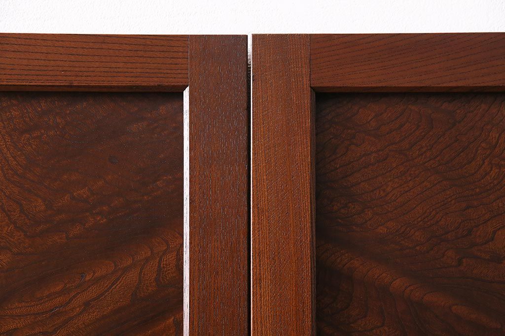 新潟産の板戸4枚をリペア&カスタム!鴨居敷居に溝加工を施し、現状に近しい色味に着色し仕上げ。(引き戸、建具)