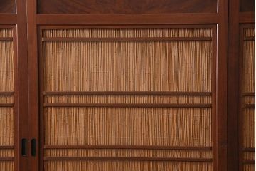 新潟産の板戸4枚をリペア&カスタム!鴨居敷居に溝加工を施し、現状に近しい色味に着色し仕上げ。(引き戸、建具)