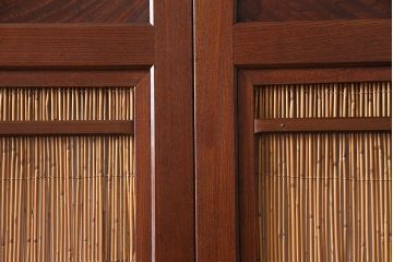 新潟産の板戸4枚をリペア&カスタム!鴨居敷居に溝加工を施し、現状に近しい色味に着色し仕上げ。(引き戸、建具)