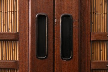 新潟産の板戸4枚をリペア&カスタム!鴨居敷居に溝加工を施し、現状に近しい色味に着色し仕上げ。(引き戸、建具)