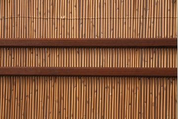 新潟産の板戸4枚をリペア&カスタム!鴨居敷居に溝加工を施し、現状に近しい色味に着色し仕上げ。(引き戸、建具)