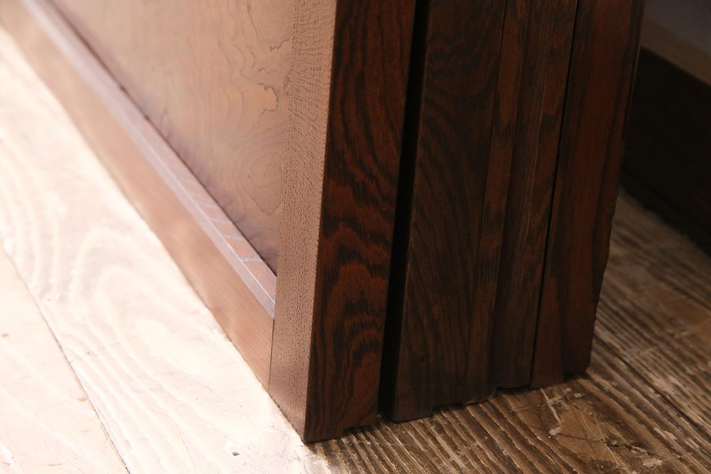 新潟産の板戸4枚をリペア&カスタム!鴨居敷居に溝加工を施し、現状に近しい色味に着色し仕上げ。(引き戸、建具)