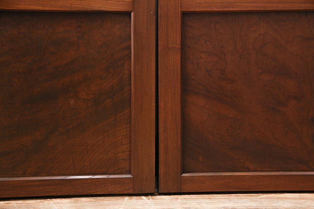 新潟産の板戸4枚をリペア&カスタム!鴨居敷居に溝加工を施し、現状に近しい色味に着色し仕上げ。(引き戸、建具)