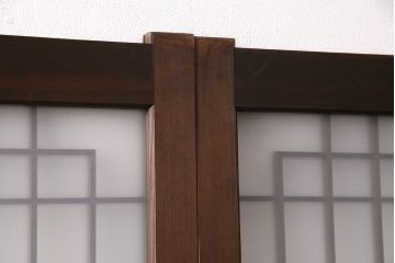 昭和中期の組子ガラス戸4枚をリペア&カスタム!ガラスをすりガラスへ差し替え。戸車を取り付け。濃い茶色で着色し仕上げ。(引き戸、建具)