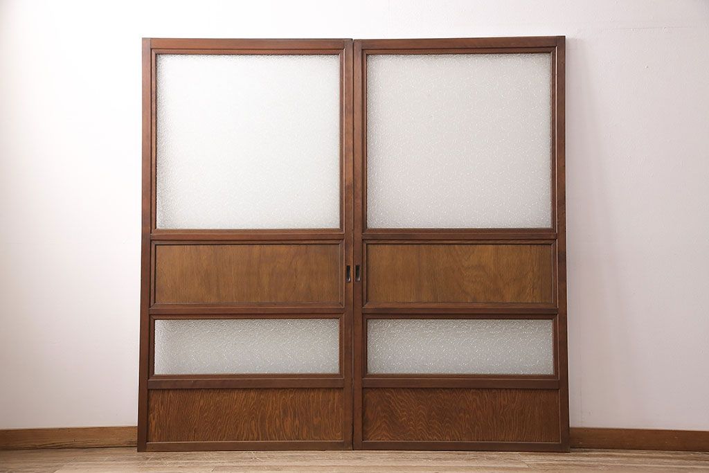 帯戸2枚をリペア&カスタム!帯部分のガラスを木材に入れ替え。現状に近しい色味に着色し仕上げ。(引き戸、建具)