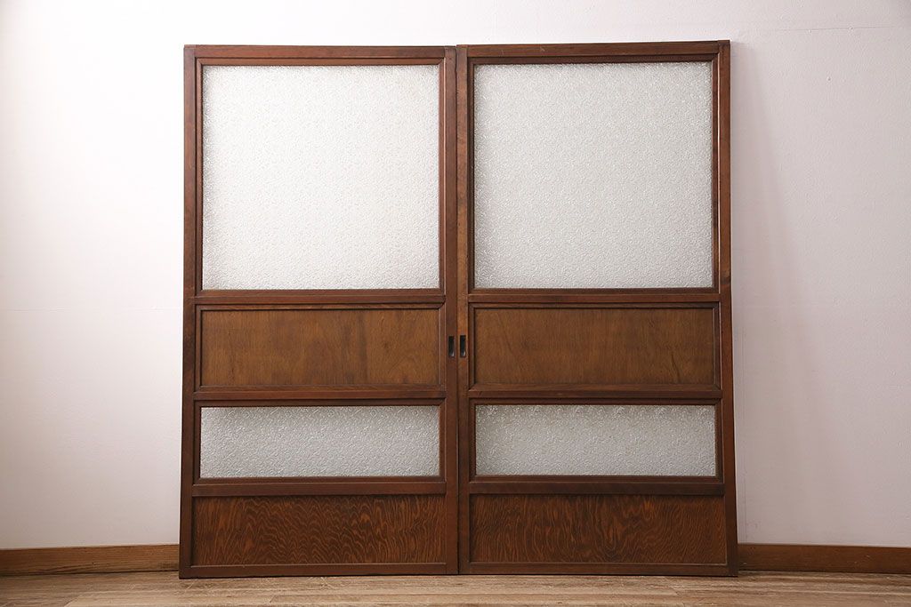 帯戸2枚をリペア&カスタム!帯部分のガラスを木材に入れ替え。現状に近しい色味に着色し仕上げ。(引き戸、建具)