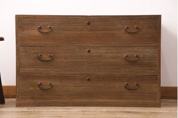 桐箪笥をリペア&カスタム!竿通し金具を天板に合わせてカット。現状に近しい色味に着色し仕上げ。(収納箪笥、和タンス、衣装箪笥、桐たんす)