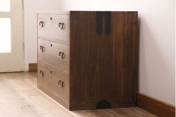 桐箪笥をリペア&カスタム!竿通し金具を天板に合わせてカット。現状に近しい色味に着色し仕上げ。(収納箪笥、和タンス、衣装箪笥、桐たんす)