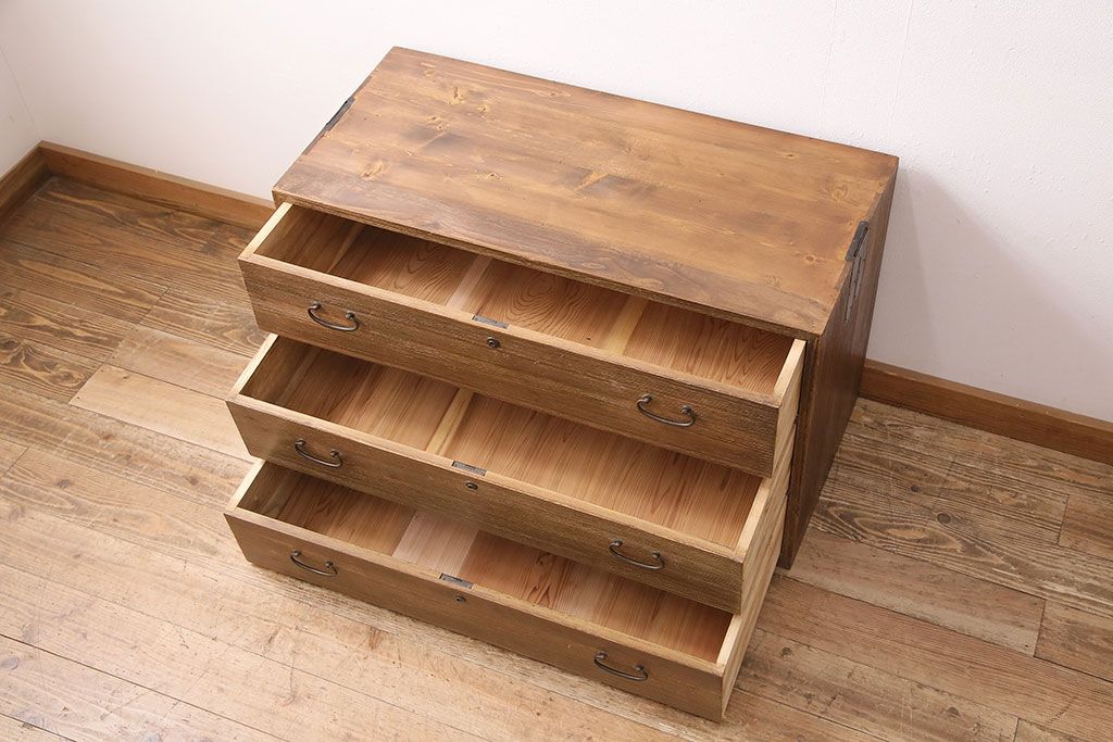 桐箪笥をリペア&カスタム!竿通し金具を天板に合わせてカット。現状に近しい色味に着色し仕上げ。(収納箪笥、和タンス、衣装箪笥、桐たんす)