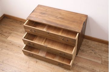 桐箪笥をリペア&カスタム!竿通し金具を天板に合わせてカット。現状に近しい色味に着色し仕上げ。(収納箪笥、和タンス、衣装箪笥、桐たんす)