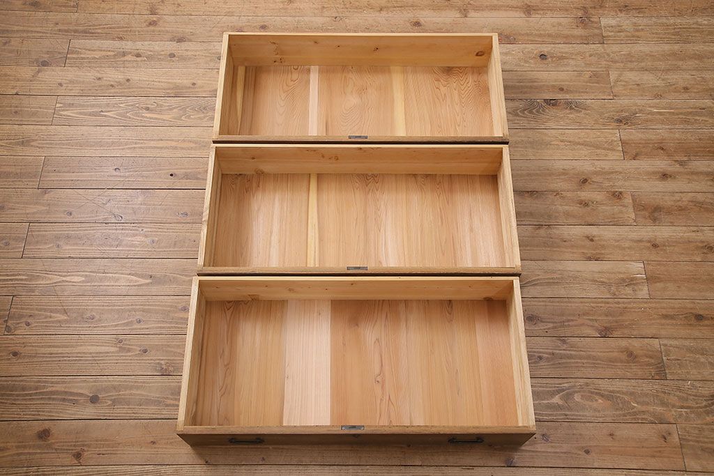 桐箪笥をリペア&カスタム!竿通し金具を天板に合わせてカット。現状に近しい色味に着色し仕上げ。(収納箪笥、和タンス、衣装箪笥、桐たんす)