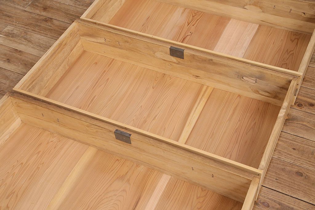 桐箪笥をリペア&カスタム!竿通し金具を天板に合わせてカット。現状に近しい色味に着色し仕上げ。(収納箪笥、和タンス、衣装箪笥、桐たんす)