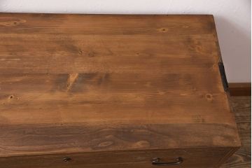 桐箪笥をリペア&カスタム!竿通し金具を天板に合わせてカット。現状に近しい色味に着色し仕上げ。(収納箪笥、和タンス、衣装箪笥、桐たんす)