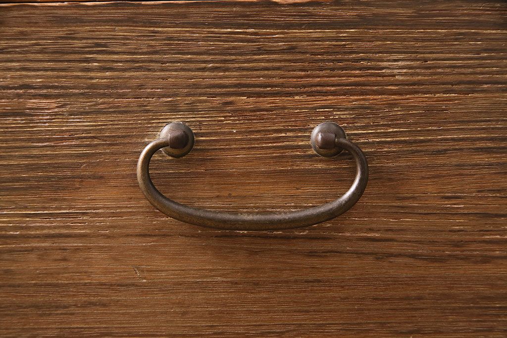 桐箪笥をリペア&カスタム!竿通し金具を天板に合わせてカット。現状に近しい色味に着色し仕上げ。(収納箪笥、和タンス、衣装箪笥、桐たんす)