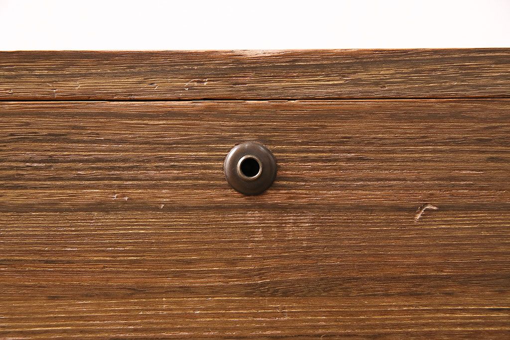 桐箪笥をリペア&カスタム!竿通し金具を天板に合わせてカット。現状に近しい色味に着色し仕上げ。(収納箪笥、和タンス、衣装箪笥、桐たんす)