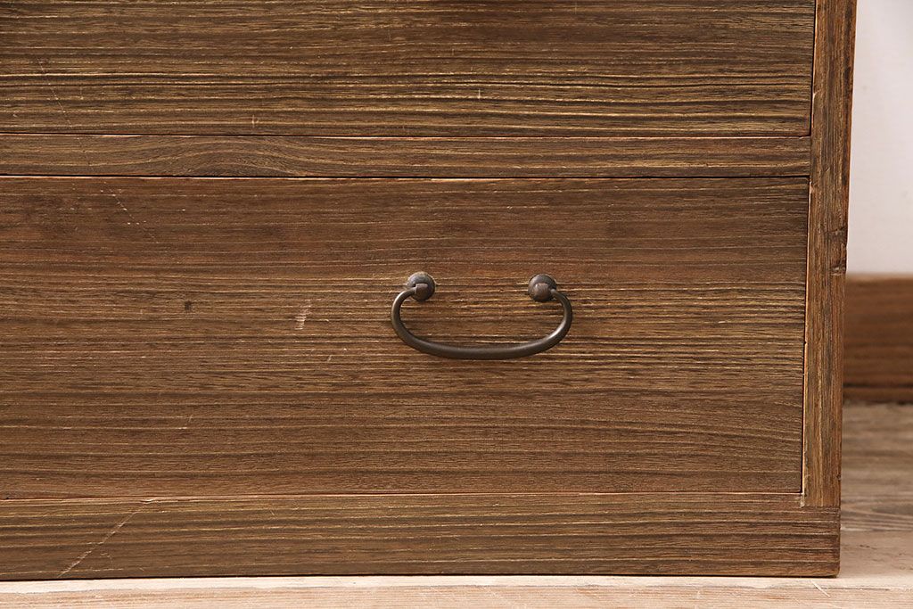 桐箪笥をリペア&カスタム!竿通し金具を天板に合わせてカット。現状に近しい色味に着色し仕上げ。(収納箪笥、和タンス、衣装箪笥、桐たんす)