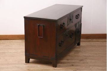 明治大正期の仙台箪笥ローボードをリペア&カスタム!天板、木製脚を取り付け。濃い茶色で着色し仕上げ。(リビングボード、時代箪笥、収納箪笥)