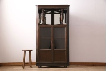 コーナーキャビネットの見た目を変えずに綺麗にリペア!可動部の調整。傷の補修。濃い茶色で着色し仕上げ。(コーナーラック、収納棚、戸棚)