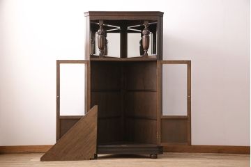 コーナーキャビネットの見た目を変えずに綺麗にリペア!可動部の調整。傷の補修。濃い茶色で着色し仕上げ。(コーナーラック、収納棚、戸棚)