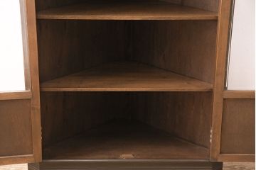 コーナーキャビネットの見た目を変えずに綺麗にリペア!可動部の調整。傷の補修。濃い茶色で着色し仕上げ。(コーナーラック、収納棚、戸棚)