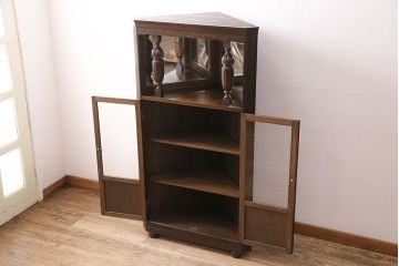 コーナーキャビネットの見た目を変えずに綺麗にリペア!可動部の調整。傷の補修。濃い茶色で着色し仕上げ。(コーナーラック、収納棚、戸棚)