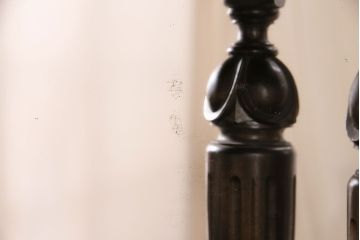 コーナーキャビネットの見た目を変えずに綺麗にリペア!可動部の調整。傷の補修。濃い茶色で着色し仕上げ。(コーナーラック、収納棚、戸棚)