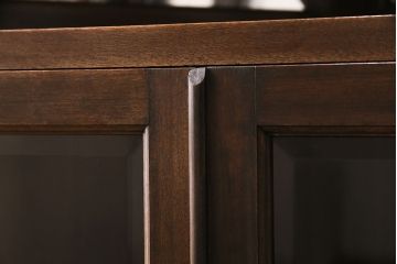 コーナーキャビネットの見た目を変えずに綺麗にリペア!可動部の調整。傷の補修。濃い茶色で着色し仕上げ。(コーナーラック、収納棚、戸棚)