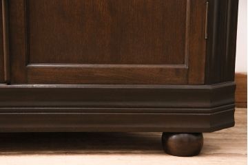 コーナーキャビネットの見た目を変えずに綺麗にリペア!可動部の調整。傷の補修。濃い茶色で着色し仕上げ。(コーナーラック、収納棚、戸棚)