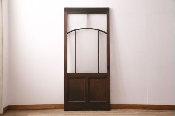 大正昭和初期のガラス戸をリペア&カスタム!設置場所に合わせてリサイズ。引き手を取り付け。ガラスの欠損箇所にダイヤガラスを組み入れ。吊り戸仕様に加工。チェスナットで着色し仕上げ。(引き戸、建具)