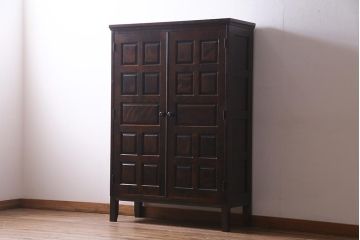 北海道民芸家具のワードローブをリペア&カスタム!可動式の棚板を設置し、木製脚を取り付け収納棚にリメイク。(戸棚、キャビネット)