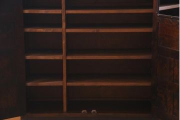 北海道民芸家具のワードローブをリペア&カスタム!可動式の棚板を設置し、木製脚を取り付け収納棚にリメイク。(戸棚、キャビネット)