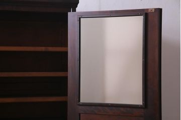 北海道民芸家具のワードローブをリペア&カスタム!可動式の棚板を設置し、木製脚を取り付け収納棚にリメイク。(戸棚、キャビネット)