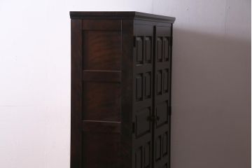 北海道民芸家具のワードローブをリペア&カスタム!可動式の棚板を設置し、木製脚を取り付け収納棚にリメイク。(戸棚、キャビネット)