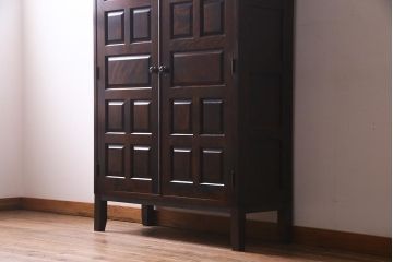 北海道民芸家具のワードローブをリペア&カスタム!可動式の棚板を設置し、木製脚を取り付け収納棚にリメイク。(戸棚、キャビネット)