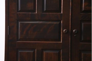 北海道民芸家具のワードローブをリペア&カスタム!可動式の棚板を設置し、木製脚を取り付け収納棚にリメイク。(戸棚、キャビネット)