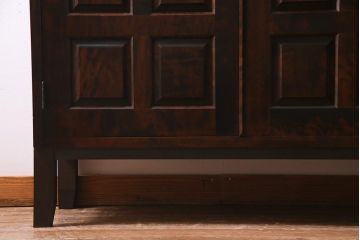 北海道民芸家具のワードローブをリペア&カスタム!可動式の棚板を設置し、木製脚を取り付け収納棚にリメイク。(戸棚、キャビネット)