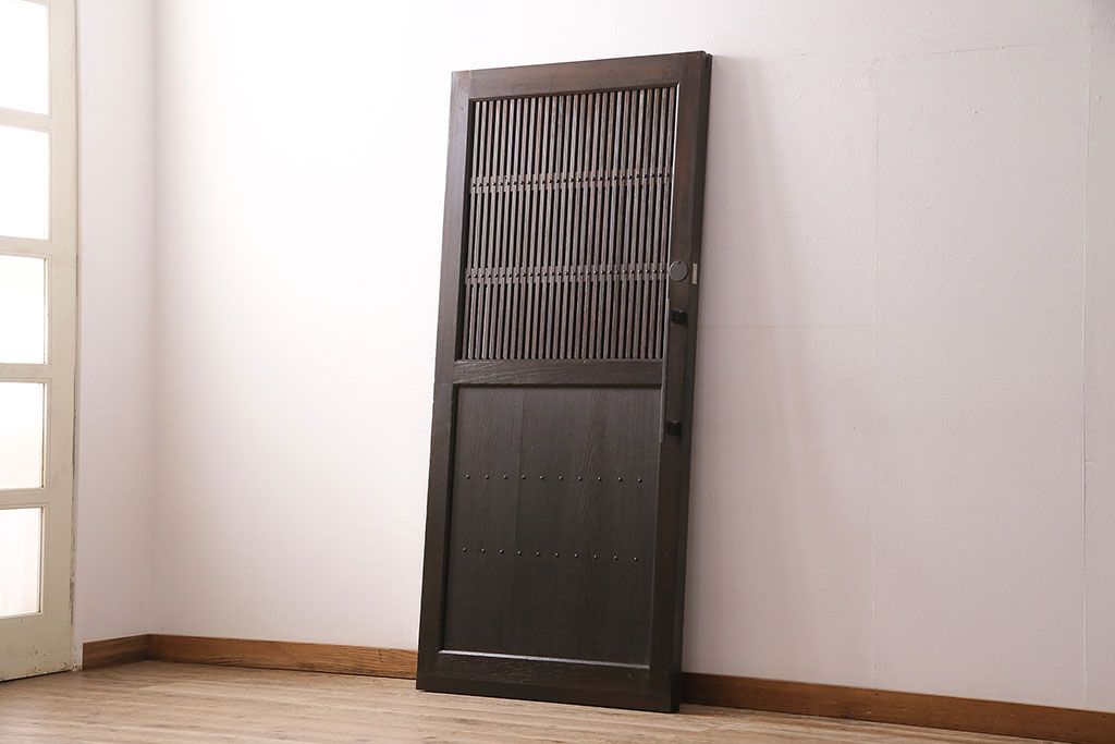 明治大正期の蔵戸をリペア&カスタム!1枚のみリサイズし、鍵を取り付け吊り戸仕様に加工。引き手を取り付け。四方枠製作。(玄関戸、引き戸、建具)