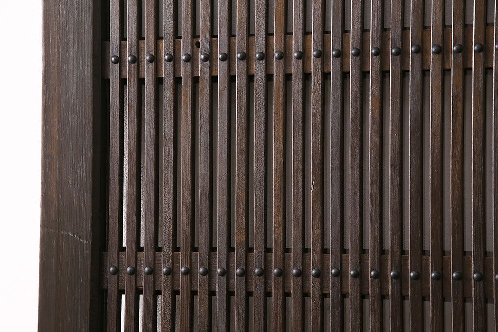 明治大正期の蔵戸をリペア&カスタム!1枚のみリサイズし、鍵を取り付け吊り戸仕様に加工。引き手を取り付け。四方枠製作。(玄関戸、引き戸、建具)