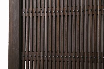 明治大正期の蔵戸をリペア&カスタム!1枚のみリサイズし、鍵を取り付け吊り戸仕様に加工。引き手を取り付け。四方枠製作。(玄関戸、引き戸、建具)