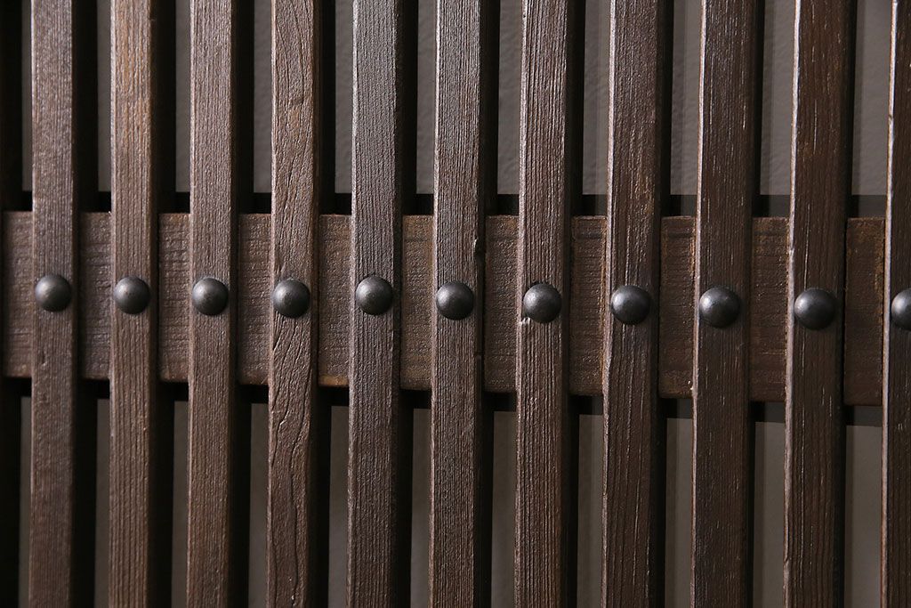 明治大正期の蔵戸をリペア&カスタム!1枚のみリサイズし、鍵を取り付け吊り戸仕様に加工。引き手を取り付け。四方枠製作。(玄関戸、引き戸、建具)