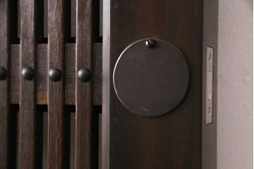 明治大正期の蔵戸をリペア&カスタム!1枚のみリサイズし、鍵を取り付け吊り戸仕様に加工。引き手を取り付け。四方枠製作。(玄関戸、引き戸、建具)