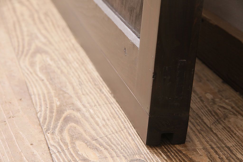 明治大正期の蔵戸をリペア&カスタム!1枚のみリサイズし、鍵を取り付け吊り戸仕様に加工。引き手を取り付け。四方枠製作。(玄関戸、引き戸、建具)