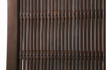 明治大正期の蔵戸をリペア&カスタム!1枚のみリサイズし、鍵を取り付け吊り戸仕様に加工。引き手を取り付け。四方枠製作。(玄関戸、引き戸、建具)