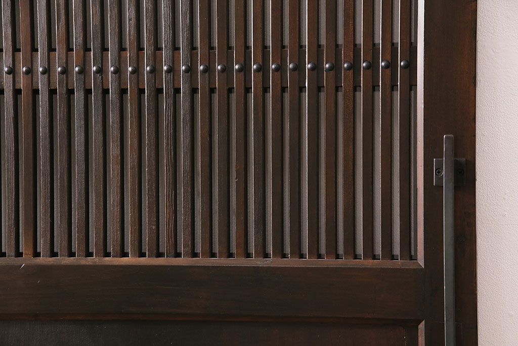 明治大正期の蔵戸をリペア&カスタム!1枚のみリサイズし、鍵を取り付け吊り戸仕様に加工。引き手を取り付け。四方枠製作。(玄関戸、引き戸、建具)