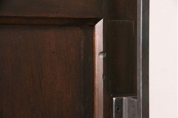 明治大正期の蔵戸をリペア&カスタム!1枚のみリサイズし、鍵を取り付け吊り戸仕様に加工。引き手を取り付け。四方枠製作。(玄関戸、引き戸、建具)