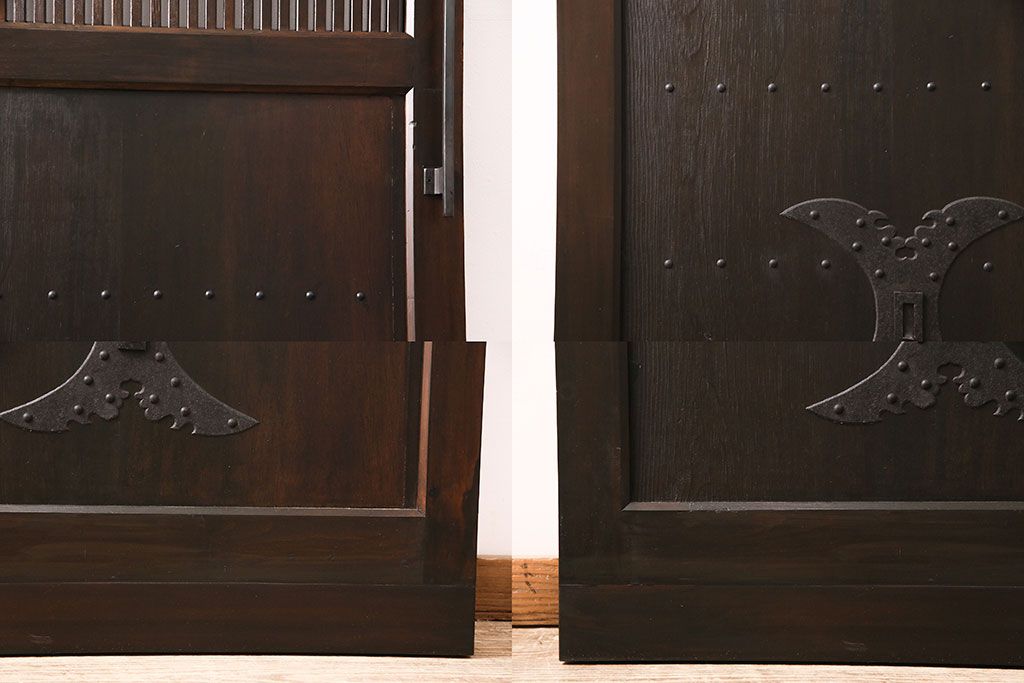 明治大正期の蔵戸をリペア&カスタム!1枚のみリサイズし、鍵を取り付け吊り戸仕様に加工。引き手を取り付け。四方枠製作。(玄関戸、引き戸、建具)