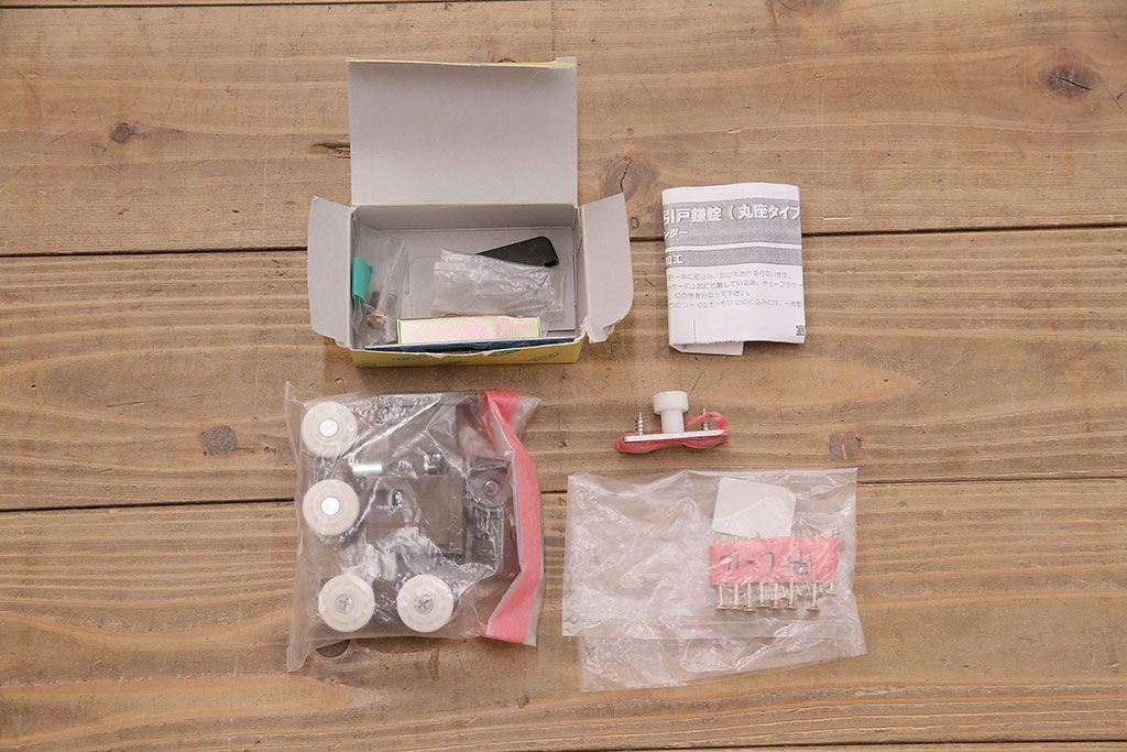 明治大正期の蔵戸をリペア&カスタム!1枚のみリサイズし、鍵を取り付け吊り戸仕様に加工。引き手を取り付け。四方枠製作。(玄関戸、引き戸、建具)