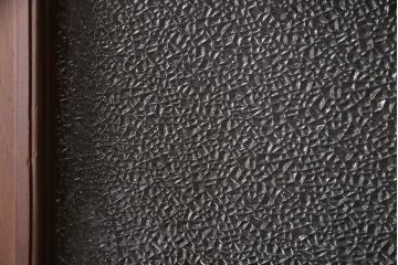 昭和中期のドアをリペア&カスタム!設置場所に合わせてリサイズ。ドアノブ、蝶番は取り外し、埋め木加工。(木製ドア、建具)