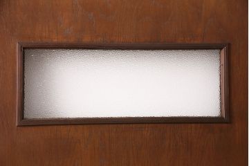 昭和中期のドアをリペア&カスタム!設置場所に合わせてリサイズ。ドアノブ、蝶番は取り外し、埋め木加工。(木製ドア、建具)