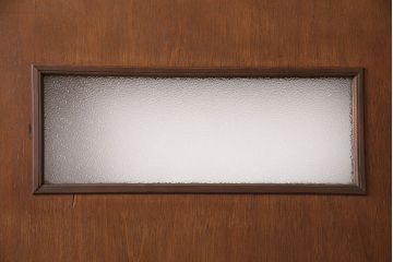 昭和中期のドアをリペア&カスタム!設置場所に合わせてリサイズ。ドアノブ、蝶番は取り外し、埋め木加工。(木製ドア、建具)